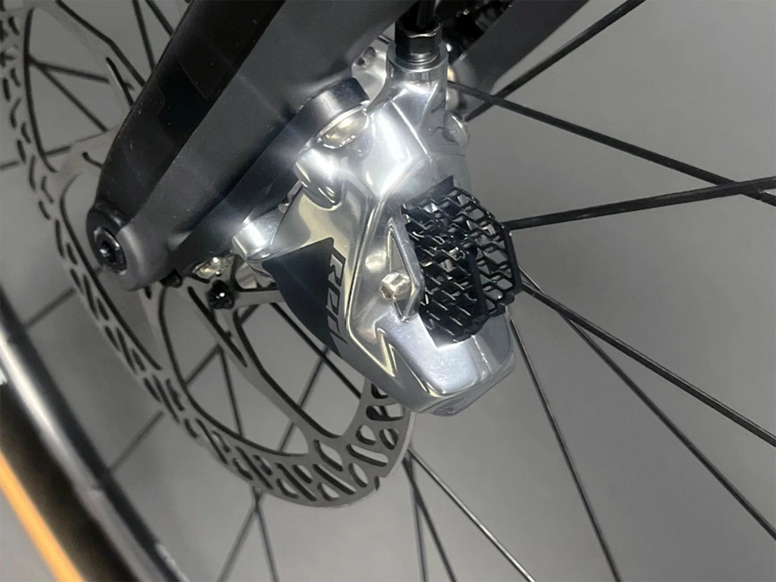 Absolute Black AbsoluteBLACK GRAPHENpads SRAM ETap AXS Plaquettes De Frein Graphène 7 Absolute Black AbsoluteBLACK GRAPHENpads SRAM ETap AXS Plaquettes De Frein Graphène – Image 7