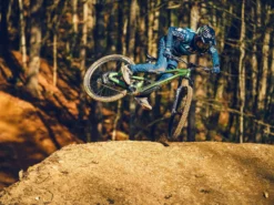 CANNONDALE Jekyll 1 VTT Enduro Beetle Green 2022 -BMC || GOBIK || COLNAGO Soldes cannondale jekyll 1 vtt enduro beetle green 2022 8