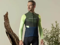 GOBIK Cobble Baffin Maillot Manche Longue Cold 2023 -BMC || GOBIK || COLNAGO Soldes gobik cobble baffin maillot manche longue cold 2023 2