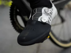 GOBIK Couvre-orteils Neoprene Defender 2.0 7 GOBIK Couvre-orteils Neoprene Defender 2.0 -BMC || GOBIK || COLNAGO Soldes gobik couvre orteils neoprene defender 20 3