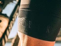 GOBIK Cuissard Court Absolute 5.0 K10 Noir Warm 2023 -BMC || GOBIK || COLNAGO Soldes gobik cuissard court absolute 50 k10 noir warm 2023 4