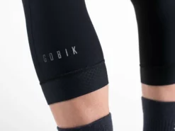 GOBIK Genouillère Haru Pitch Black 6 GOBIK Genouillère Haru Pitch Black -BMC || GOBIK || COLNAGO Soldes gobik genouillere haru pitch black 2