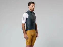 GOBIK Plus 2.0 Unisex Meteor Veste Sans Manches Warm 2023 11 GOBIK Plus 2.0 Unisex Meteor Veste Sans Manches Warm 2023 -BMC || GOBIK || COLNAGO Soldes gobik plus 20 unisex meteor veste sans manches warm 2023 2