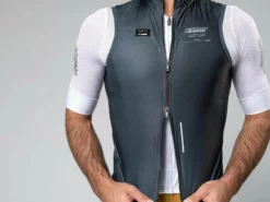 GOBIK Plus 2.0 Unisex Meteor Veste Sans Manches Warm 2023 12 GOBIK Plus 2.0 Unisex Meteor Veste Sans Manches Warm 2023 -BMC || GOBIK || COLNAGO Soldes gobik plus 20 unisex meteor veste sans manches warm 2023 3