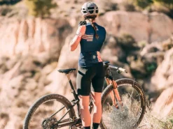 GOBIK Short SB Limited 5.0 K9 Noir Warm 2023 -BMC || GOBIK || COLNAGO Soldes gobik short sb limited 50 k9 noir warm 2023 2