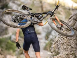 GOBIK Stark Ribbon Maillot Manches Courtes Warm 2022 -BMC || GOBIK || COLNAGO Soldes gobik stark ribbon maillot manches courtes warm 2022 2