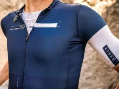 GOBIK Stark Ribbon Maillot Manches Courtes Warm 2022 -BMC || GOBIK || COLNAGO Soldes gobik stark ribbon maillot manches courtes warm 2022 4