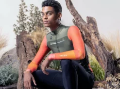 GOBIK SuperCobble Borneo Maillot Manche Longue Cold 2023 6 GOBIK SuperCobble Borneo Maillot Manche Longue Cold 2023 -BMC || GOBIK || COLNAGO Soldes gobik supercobble borneo maillot manche longue cold 2023 2