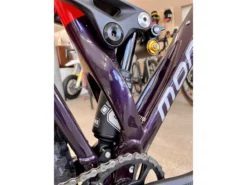 MONDRAKER Foxy R VTT All-Mountain Deep Purple / Flame Red 2022 -BMC || GOBIK || COLNAGO Soldes mondraker foxy r vtt all mountain deep purple flame red 2022 5
