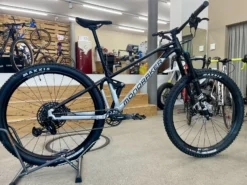 MONDRAKER Foxy VTT All-Mountain Racing Silver-Black 2022 7 MONDRAKER Foxy VTT All-Mountain Racing Silver-Black 2022 -BMC || GOBIK || COLNAGO Soldes mondraker foxy vtt all mountain racing silver black 2022 3