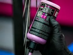 MUC-OFF Inner Tube Sealant Liquide Préventif - 300 Ml -BMC || GOBIK || COLNAGO Soldes muc off inner tube sealant liquide preventif 300 ml 9