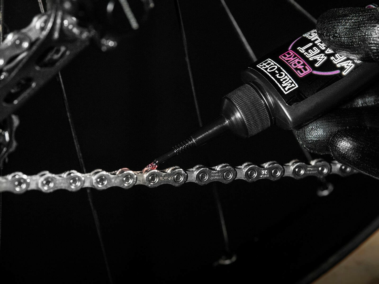 MUC-OFF Lubrifiant Chaîne Céramique EBike Conditions Humides - Burette 50ml 3 MUC-OFF Lubrifiant Chaîne Céramique EBike Conditions Humides - Burette 50ml – Image 3