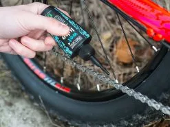 MUC-OFF Lubrifiant Chaîne Conditions Humides - Burette 120ml -BMC || GOBIK || COLNAGO Soldes muc off lubrifiant chaine conditions humides burette 120ml 3