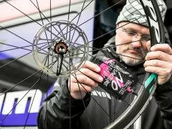 MUC-OFF Préventif Anti-crevaison No Puncture Hassle - Sachet 140ml 9 MUC-OFF Préventif Anti-crevaison No Puncture Hassle - Sachet 140ml -BMC || GOBIK || COLNAGO Soldes muc off preventif anti crevaison no puncture hassle sachet 140ml 2