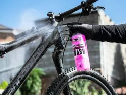 MUC-OFF Waterless Wash Nettoyant Sans Eau Haute Performance - Spray 750ml -BMC || GOBIK || COLNAGO Soldes muc off waterless wash nettoyant sans eau haute performance spray 750ml 2