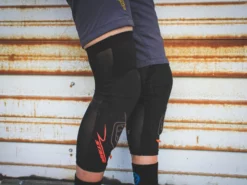 TROY LEE DESIGNS Stage Protection Genouillère VTT -BMC || GOBIK || COLNAGO Soldes troy lee designs stage protection genouillere vtt 3