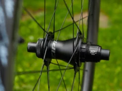 ZIPP 303 Firecrest Disc Roues Carbone 40mm Disque Pneu Tubeless 2023 -BMC || GOBIK || COLNAGO Soldes zipp 303 firecrest roues carbone 40mm disques tubeless 2022 10